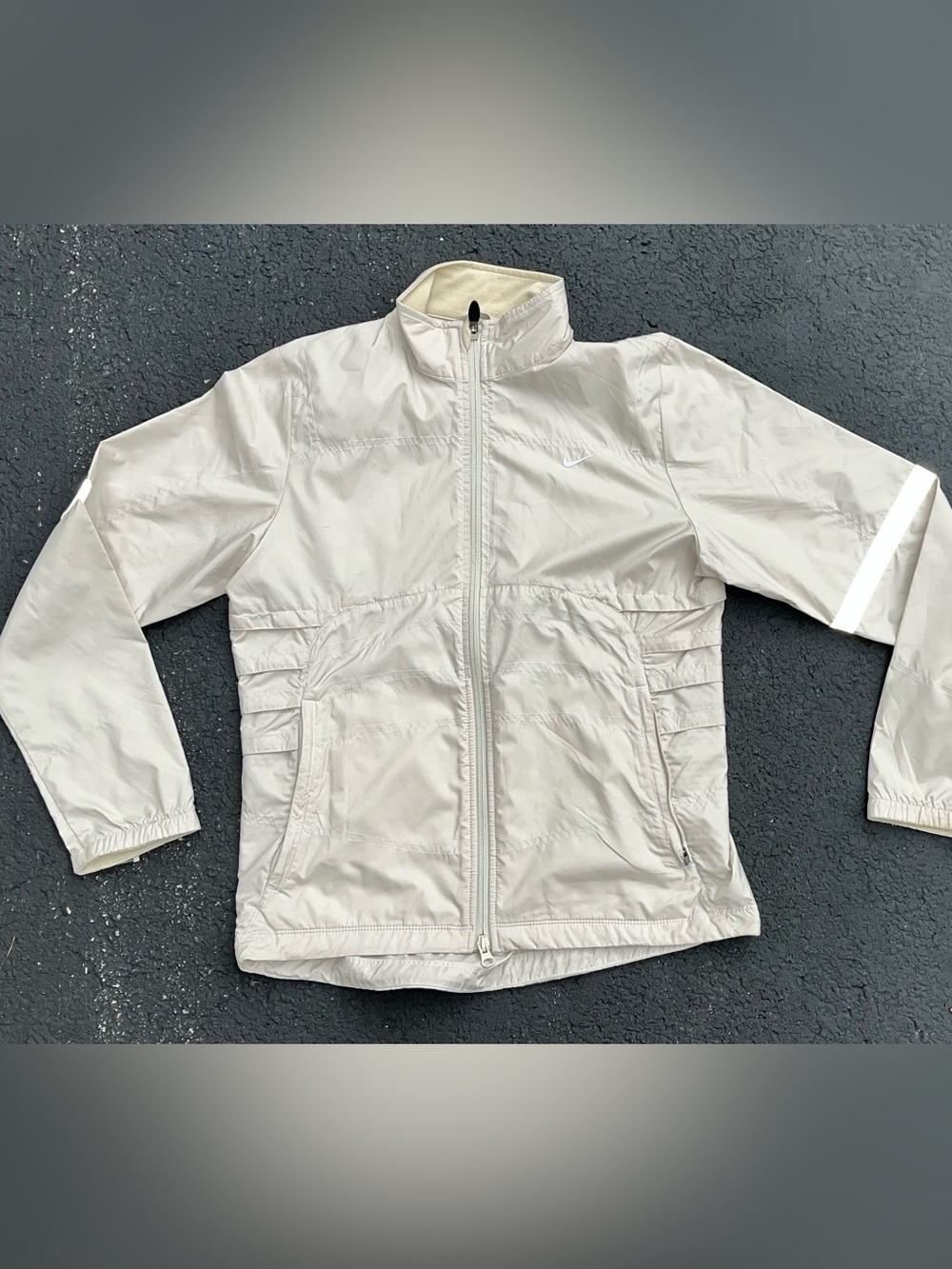 Vintage Nike Clima Fit Women’s beige full-zip windbreaker jacket Size XS